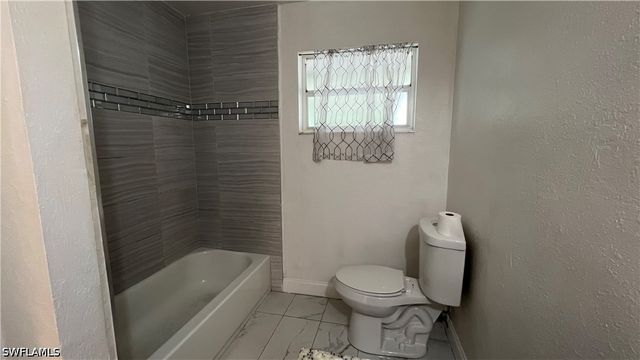 5374 Warren ST, Naples, FL 34113