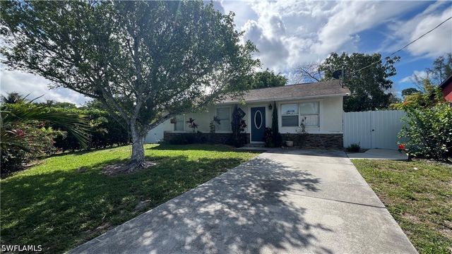 5374 Warren ST, Naples, FL 34113