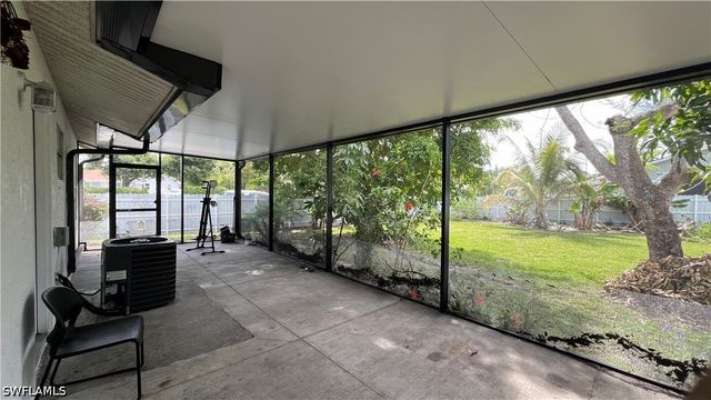 5374 Warren ST, Naples, FL 34113