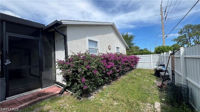 5374 Warren ST, Naples, FL 34113
