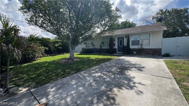 5374 Warren ST, Naples, FL 34113