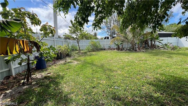 5374 Warren ST, Naples, FL 34113