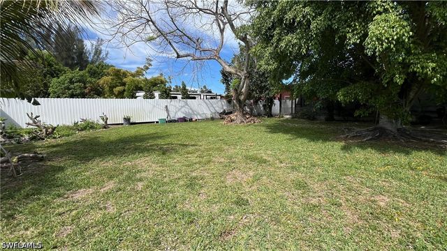 5374 Warren ST, Naples, FL 34113