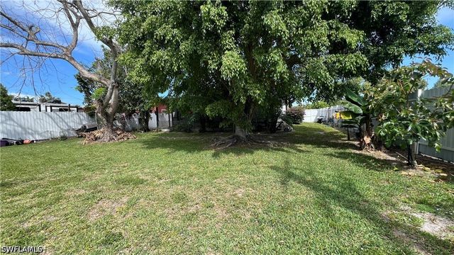 5374 Warren ST, Naples, FL 34113