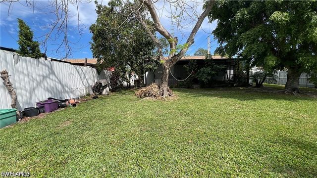 5374 Warren ST, Naples, FL 34113