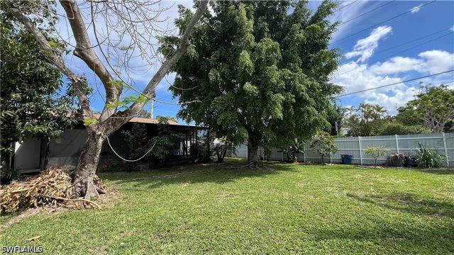5374 Warren ST, Naples, FL 34113