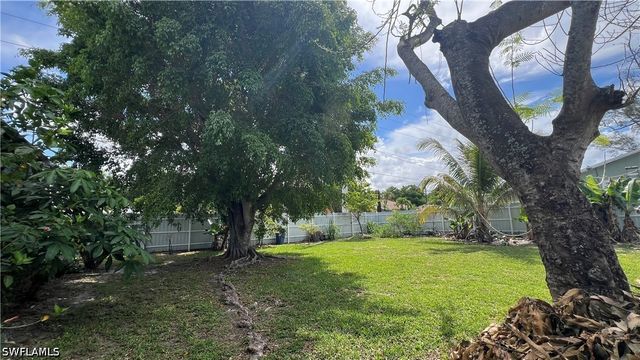 5374 Warren ST, Naples, FL 34113