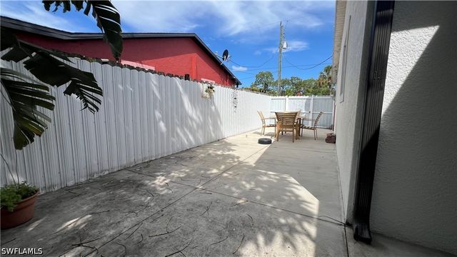 5374 Warren ST, Naples, FL 34113
