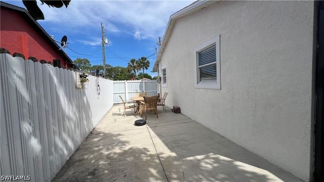 5374 Warren ST, Naples, FL 34113