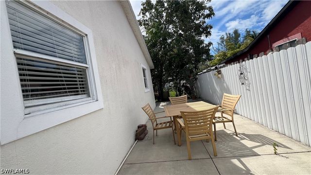 5374 Warren ST, Naples, FL 34113
