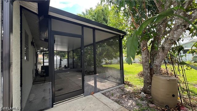 5374 Warren ST, Naples, FL 34113