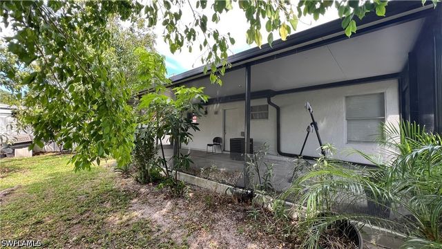 5374 Warren ST, Naples, FL 34113