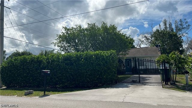 5374 Warren ST, Naples, FL 34113