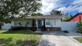 5374 Warren ST, Naples, FL 34113