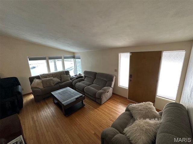 801 Stamper Lane, Godfrey, IL 62035