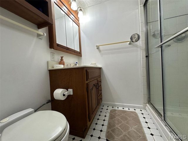 801 Stamper Lane, Godfrey, IL 62035