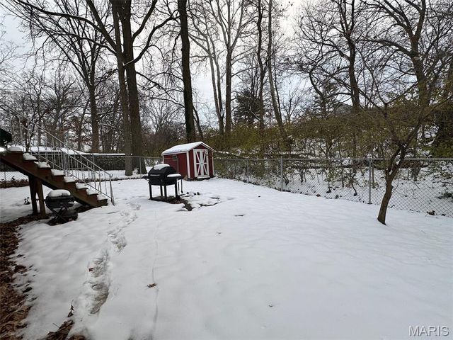 801 Stamper Lane, Godfrey, IL 62035