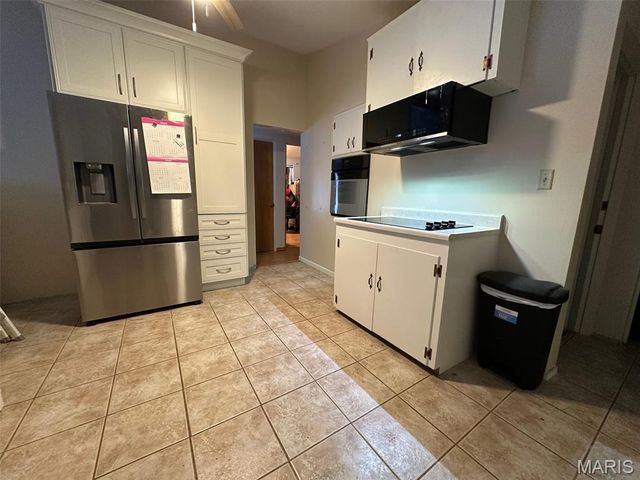 801 Stamper Lane, Godfrey, IL 62035