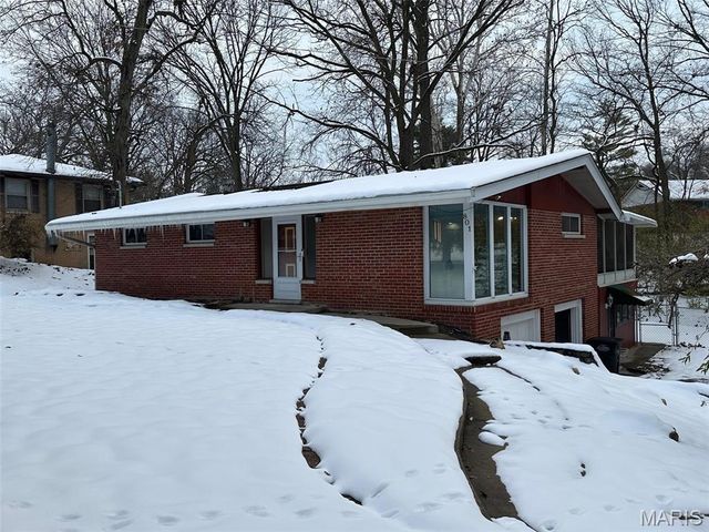 801 Stamper Lane, Godfrey, IL 62035