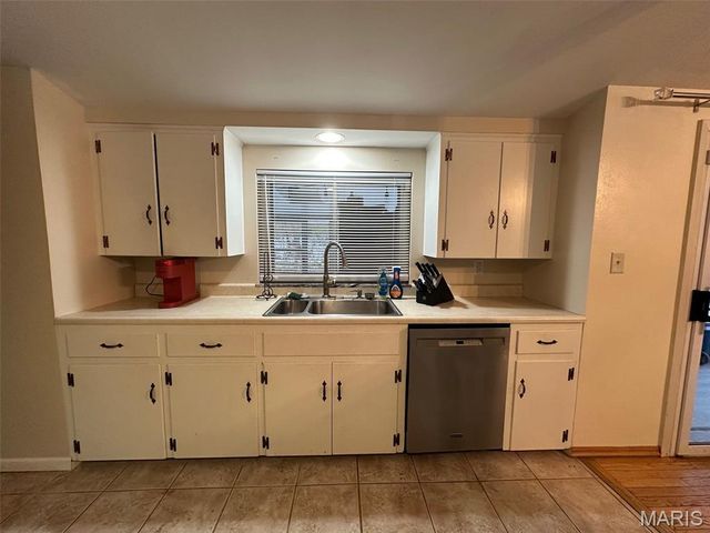 801 Stamper Lane, Godfrey, IL 62035