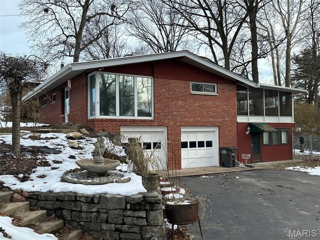 801 Stamper Lane, Godfrey, IL 62035