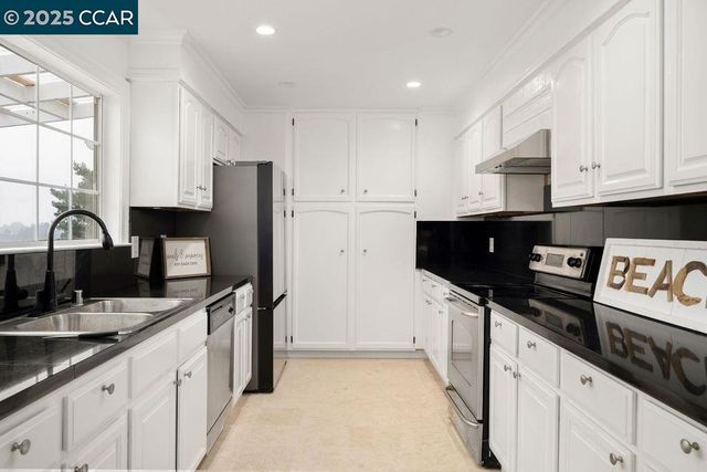 225 Merced Dr, San Bruno, CA 94066