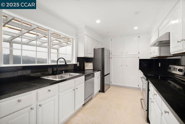 225 Merced Dr, San Bruno, CA 94066