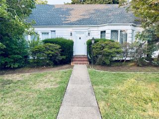 17 Henry Avenue, Hicksville, NY 11801