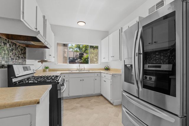 2710 D St, Sacramento, CA 95816