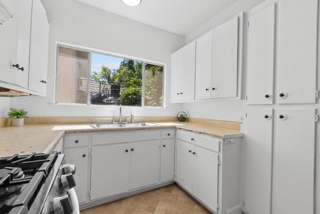 2710 D St, Sacramento, CA 95816