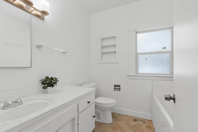 2710 D St, Sacramento, CA 95816
