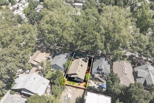 2710 D St, Sacramento, CA 95816