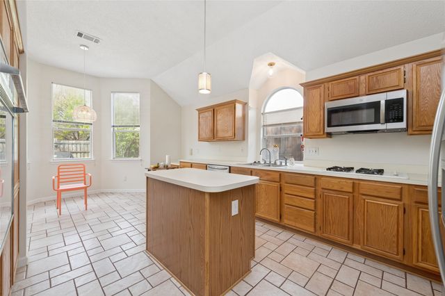 703 Turnstone Drive, Arlington, TX 76018