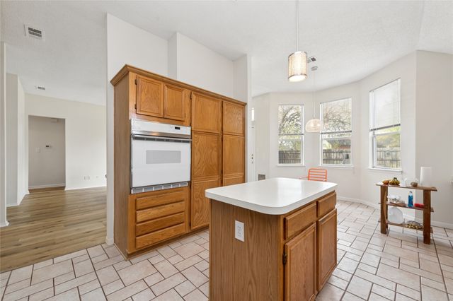 703 Turnstone Drive, Arlington, TX 76018