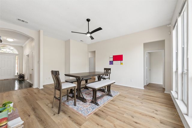 703 Turnstone Drive, Arlington, TX 76018