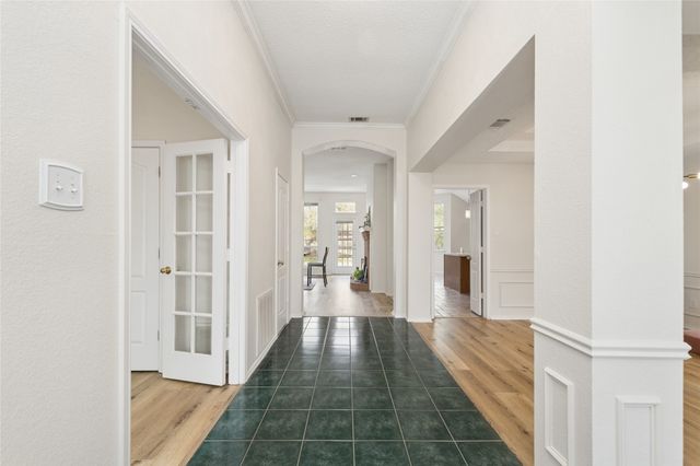 703 Turnstone Drive, Arlington, TX 76018