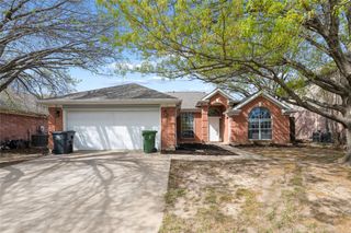 703 Turnstone Drive, Arlington, TX 76018