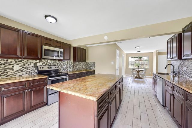 15503 Wandering Trail, Friendswood, TX 77546