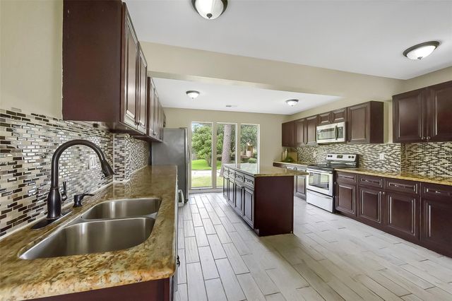 15503 Wandering Trail, Friendswood, TX 77546
