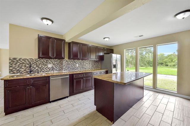15503 Wandering Trail, Friendswood, TX 77546