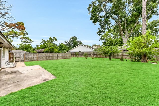 15503 Wandering Trail, Friendswood, TX 77546