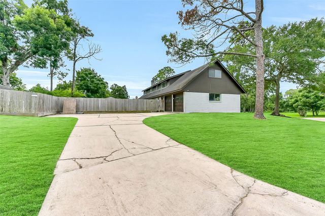 15503 Wandering Trail, Friendswood, TX 77546