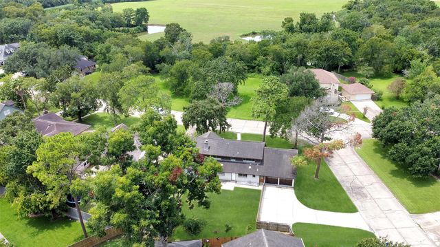 15503 Wandering Trail, Friendswood, TX 77546