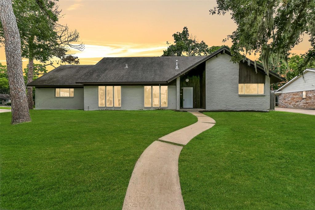 15503 Wandering Trail, Friendswood, TX 77546