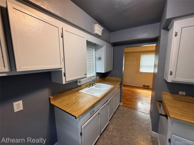 3405 Holly Avenue, Flint, MI 48506
