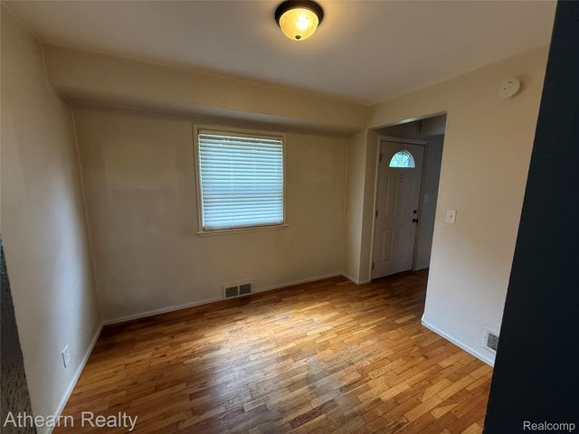 3405 Holly Avenue, Flint, MI 48506