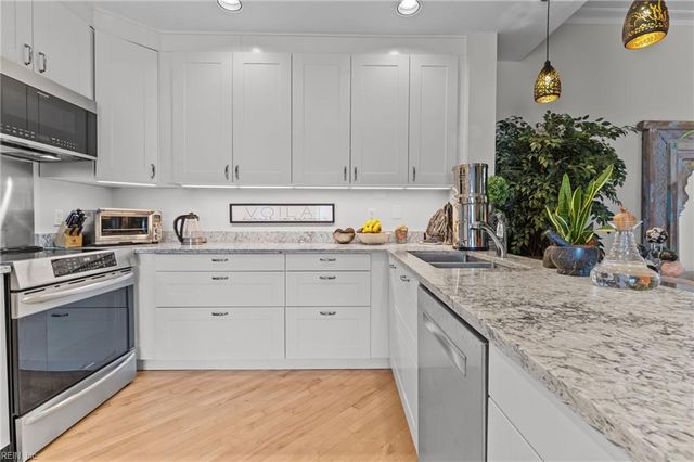 692 Coquina LN, Virginia Beach, VA 23451