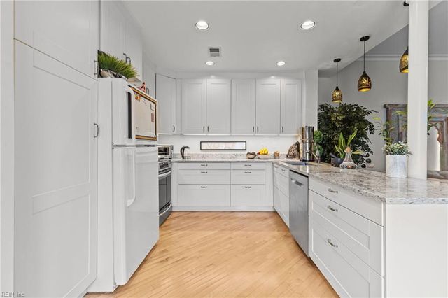 692 Coquina LN, Virginia Beach, VA 23451