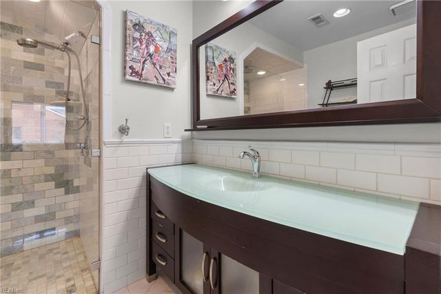 692 Coquina LN, Virginia Beach, VA 23451