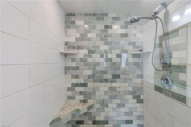 692 Coquina LN, Virginia Beach, VA 23451